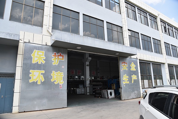 康華水箱 生產車間